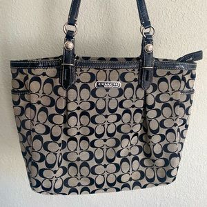 Beautiful COACH shoulder bag!